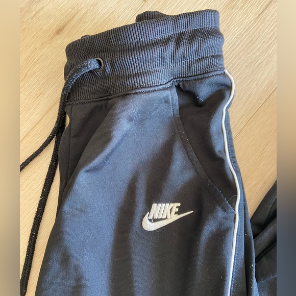 Nike joggers - Picture 2 of 2